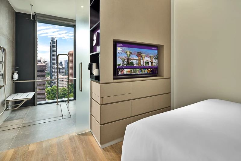 Accessible cabin with media wall, TV and glass bathroom partition